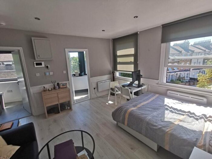 Flat To Rent In Stoke Newington Common Studio, N16