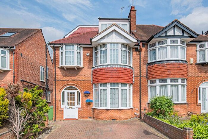 4 Bedroom Semi-Detached House To Rent In Mulgrave Road, Ealing, W5