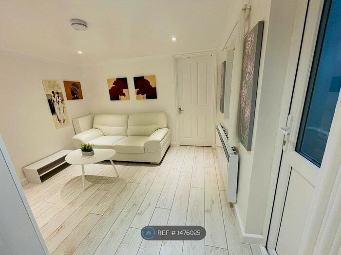 1 Bedroom Flat To Rent In Cavendish Place, Eastbourne, BN21