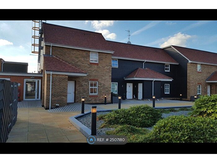 2 Bedroom Flat To Rent In Nayland Court, Romford, RM1