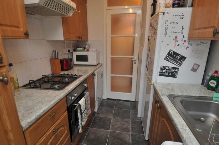 2 Bedroom Flat To Rent In Woodside Court, The Common, W5