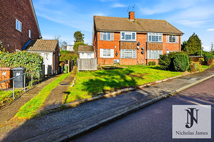 2 Bedroom Flat For Sale In Sandringham Road, Potters Bar, EN6