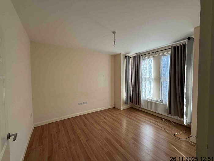 4 Bedroom Detached House To Rent In Rollit Crescent, Hounslow, TW3