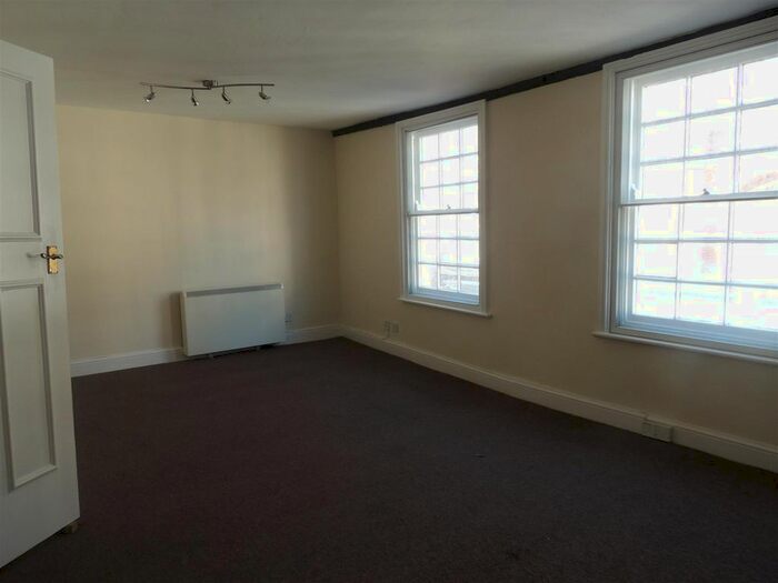 1 Bedroom Flat To Rent In High Street, Rochester, ME1