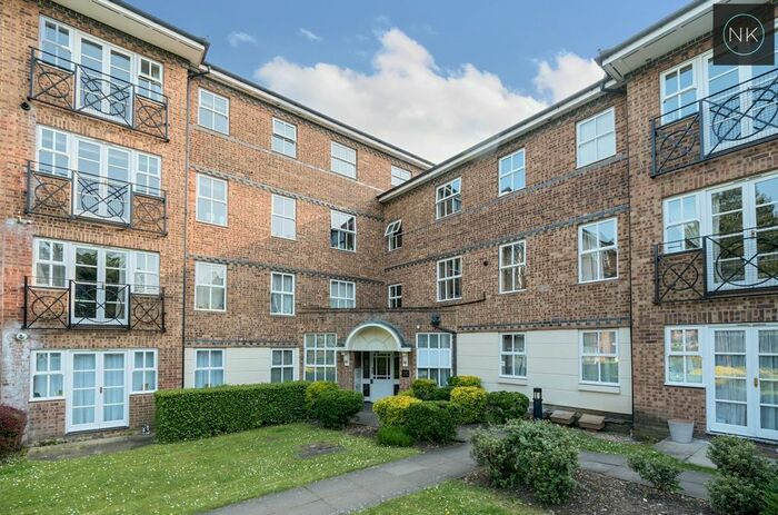 1 Bedroom Flat To Rent In Rectory Court, High Road, South Woodford, London, E18