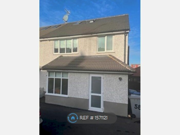 Studio To Rent In Paddock Road, London, NW2