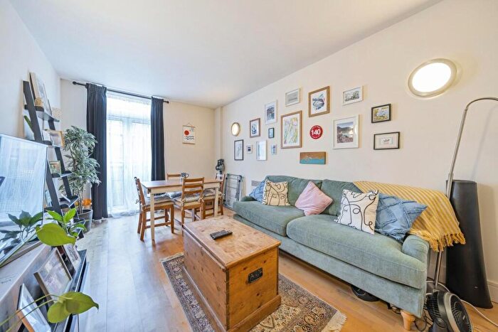 1 Bedroom Flat To Rent In Southampton Way, London, SE5