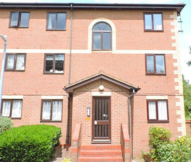 1 Bedroom Flat To Rent In Winston Close, Greenhithe, DA9