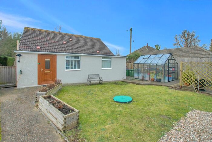 3 Bedroom Bungalow For Sale In Stone Street, South Stanford, TN25