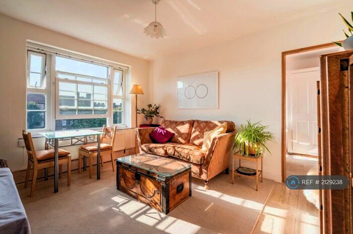 3 Bedroom Flat To Rent In Green Hundred Road, London, SE15