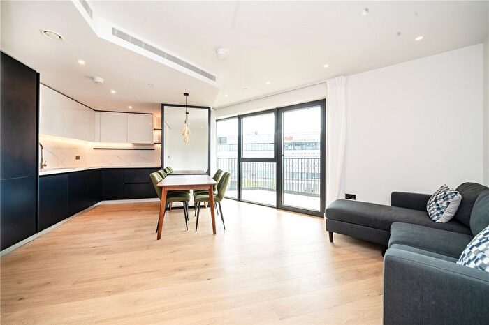 2 Bedroom Flat To Rent In Fountain Park Way, London, W12