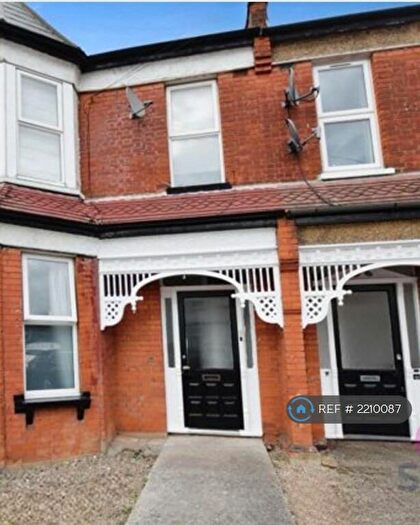 2 Bedroom Maisonette To Rent In Lichfield Grove, London, N3
