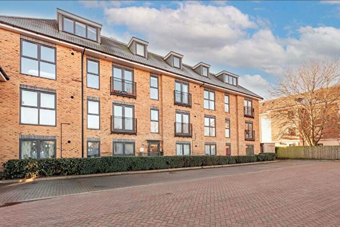 2 Bedroom Apartment To Rent In Roland Street, St. Albans, Hertfordshire, AL1