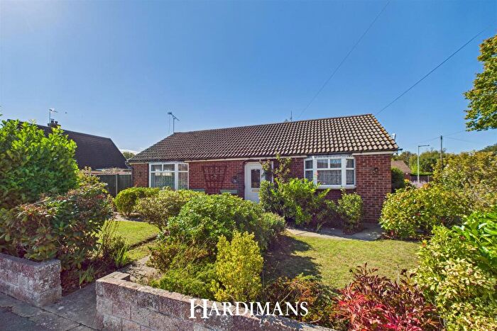 2 Bedroom Detached Bungalow For Sale In Squires Walk, Lowestoft, NR32