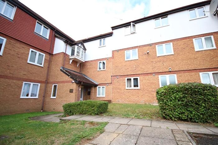 2 Bedroom Flat For Sale In Oban Court, Pentland Avenue, Edgware, Middlesex, HA8