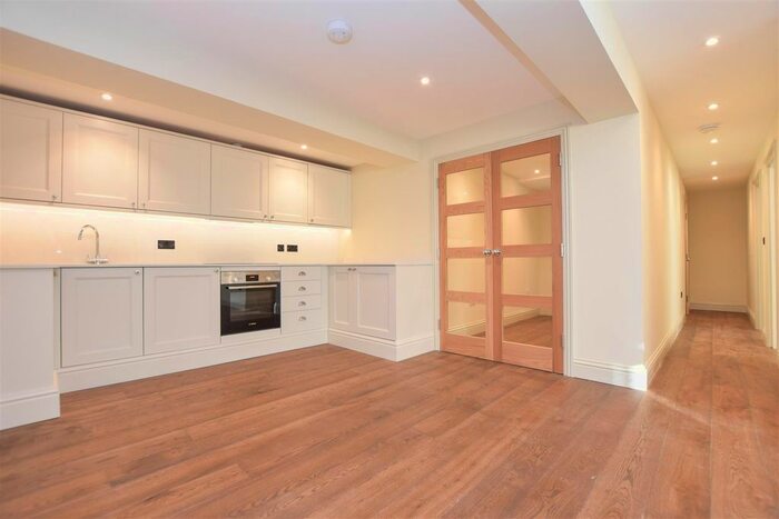 2 Bedroom Flat For Sale In High Street, Hastings, TN34