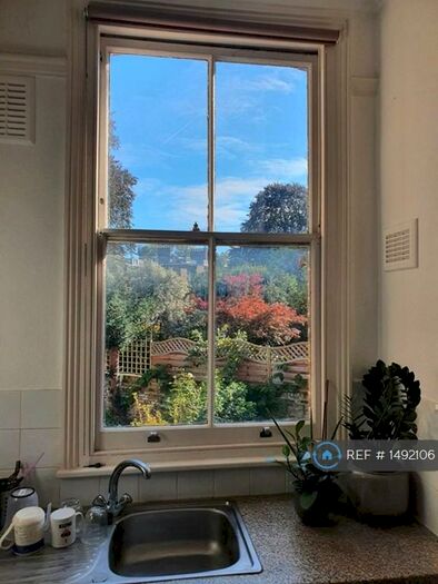 1 Bedroom Flat To Rent In Barry Road, London, SE22