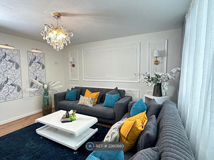 2 Bedroom Maisonette To Rent In Bentham Walk, London, NW10