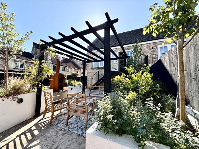 1 Bedroom Apartment For Sale In The Woodlands, Calne, SN11