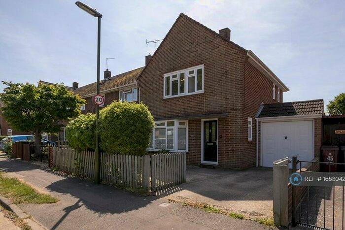3 Bedroom Semi-Detached House To Rent In Newlands Lane, Chichester, PO19