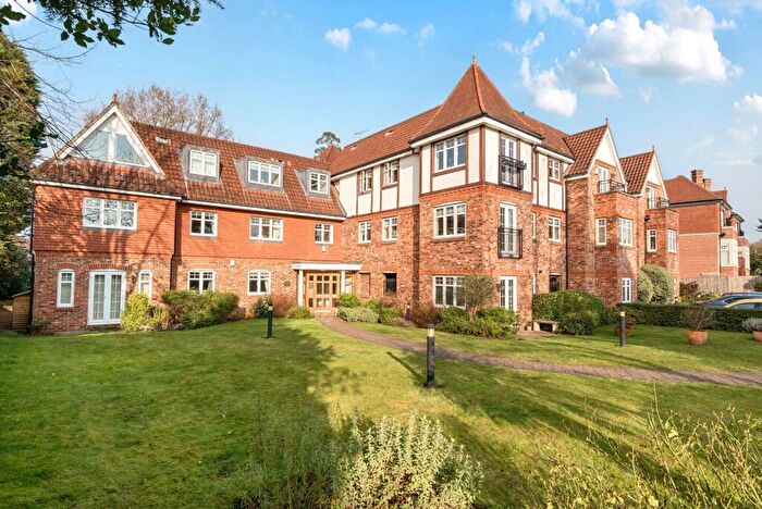 2 Bedroom Flat For Sale In Portmore Park Road, Weybridge, KT13
