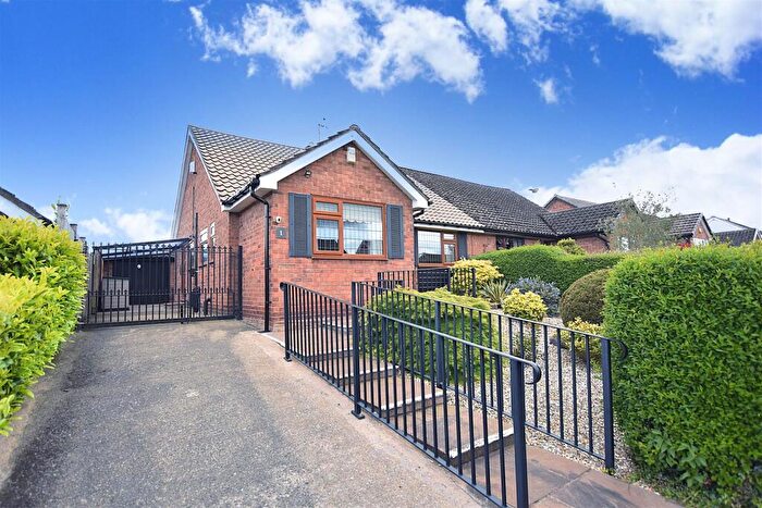 3 Bedroom Semi-Detached Bungalow For Sale In Townsend Avenue, Wrexham, LL12