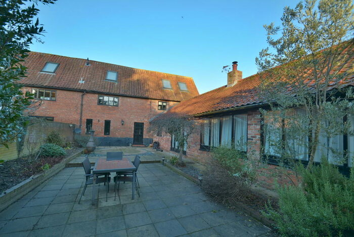 4 Bedroom Barn Conversion To Rent In Transport Lane, Hales Green, Loddon, NR14