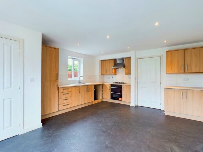 4 Bedroom Town House To Rent In Appleton Drive, Marnel Park, Basingstoke, RG24