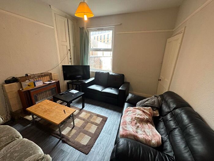 3 Bedroom Detached House To Rent In Watkin Street, Nottingham, NG3