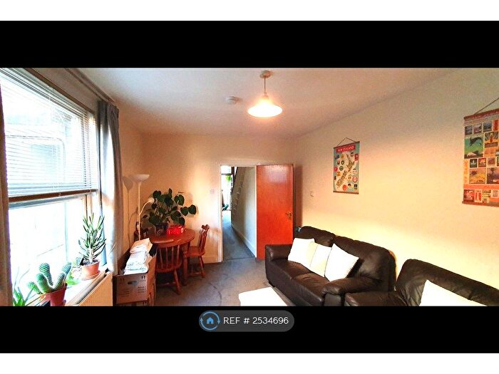 4 Bedroom Flat To Rent In Ealing, London, W5