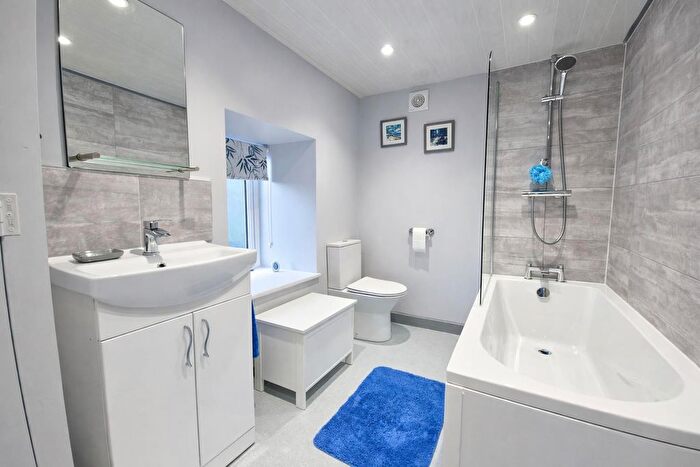 3 Bedroom Property For Sale In Bryn Glas, Nefyn, Pwllheli, LL53