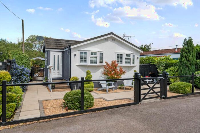 2 Bedroom Park Home For Sale In Frogmill Spinney, Hurley, Maidenhead, SL6
