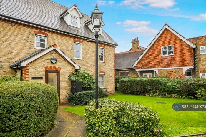 2 Bedroom Flat To Rent In Cedrus Court, Chelmsford, CM1