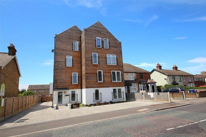 2 Bedroom Flat To Rent In Southend Road, Stanford-Le-Hope, Essex, SS17