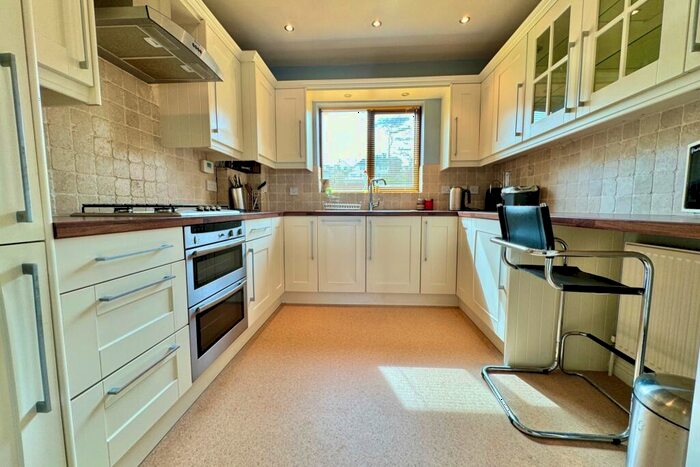 2 Bedroom Flat For Sale In Park Road, Swanage, BH19