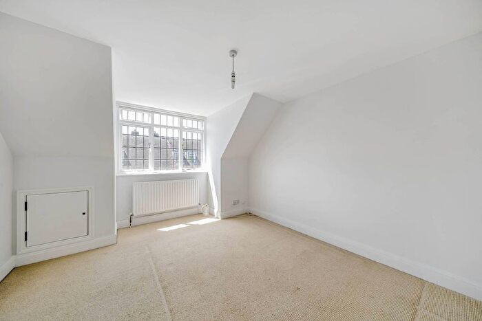 2 Bedroom Flat For Sale In Tudor Close, Belsize Park, London, NW3