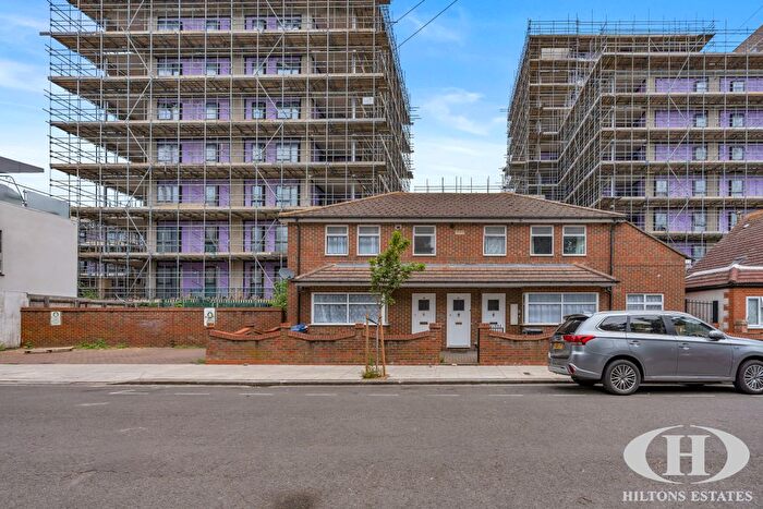 8 Bedroom Detached House For Sale In Boyd Avenue, Southall, UB1