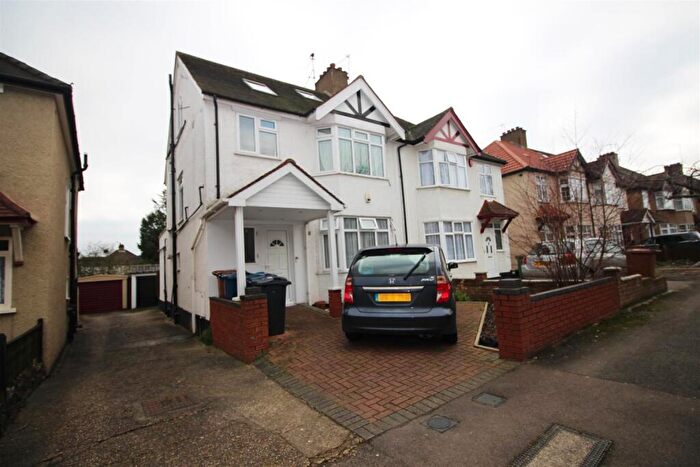 3 Bedroom Maisonette To Rent In Buckingham Road, Edgware, Greater London, HA8