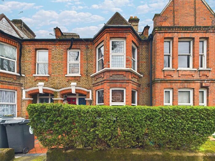 2 Bedroom Flat To Rent In Edward Road, Walthamstow, E17