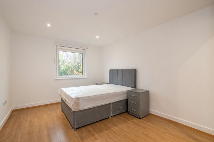 2 Bedroom Flat To Rent In Well Farm Road, Whyteleafe, CR3