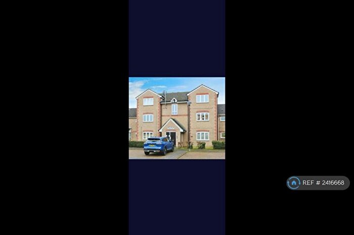 2 Bedroom Flat To Rent In Maplin Park, Langley, SL3