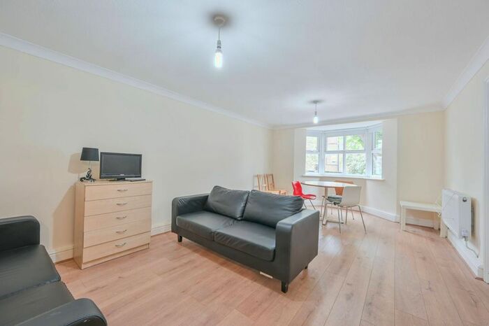 2 Bedroom Flat To Rent In Vauxhall Grove, Vauxhall, London, SW8