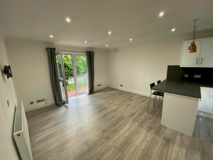 1 Bedroom Flat To Rent In Clapham Common Southside, London, SW4