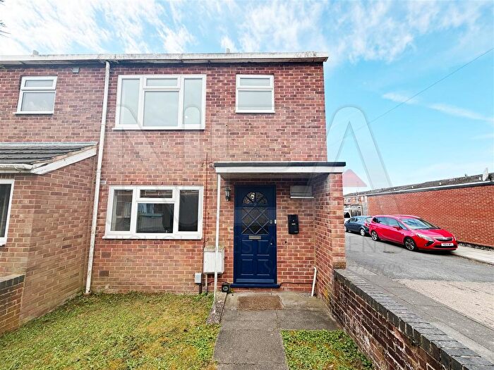 3 Bedroom End Terrace House To Rent In Burcombe Way, Emmer Green, Reading, RG4
