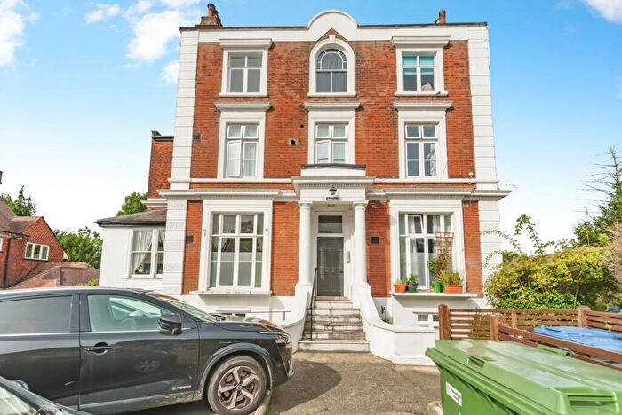 1 Bedroom Flat For Sale In Cavendish Road, Redhill, Surrey, RH1