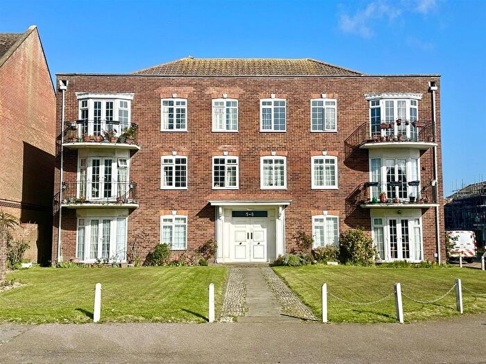 2 Bedroom Flat For Sale In Georgian Close, Bexhill-On-Sea, TN40