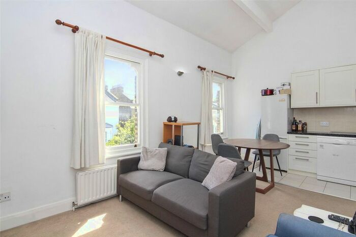 3 Bedroom Flat To Rent In Frithville Gardens, London, W12