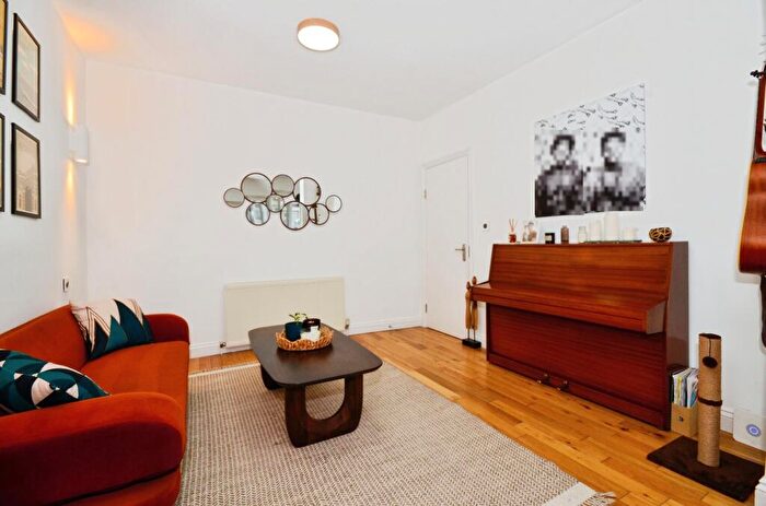 3 Bedroom End Of Terrace House For Sale In Buck Lane, London, NW9