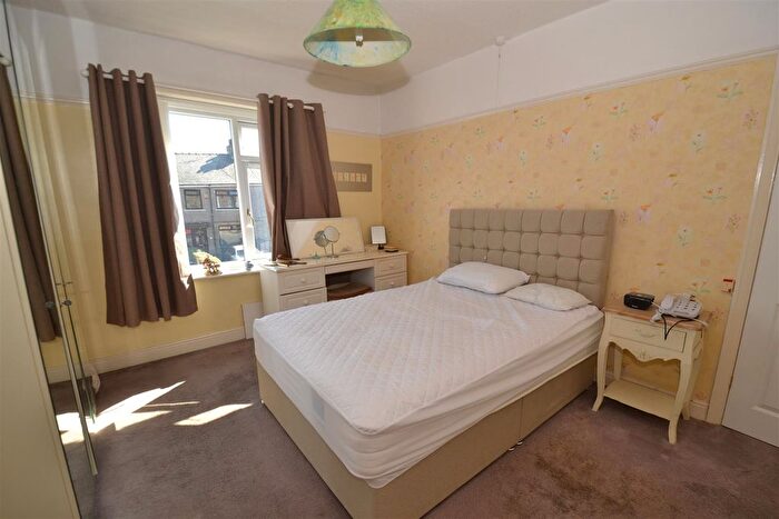 3 Bedroom Terraced House For Sale In Delph Terrace, Clayton, Bradford, BD14