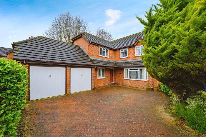 5 Bedroom Detached House For Sale In Greenside Park, Luton, Bedfordshire, LU2